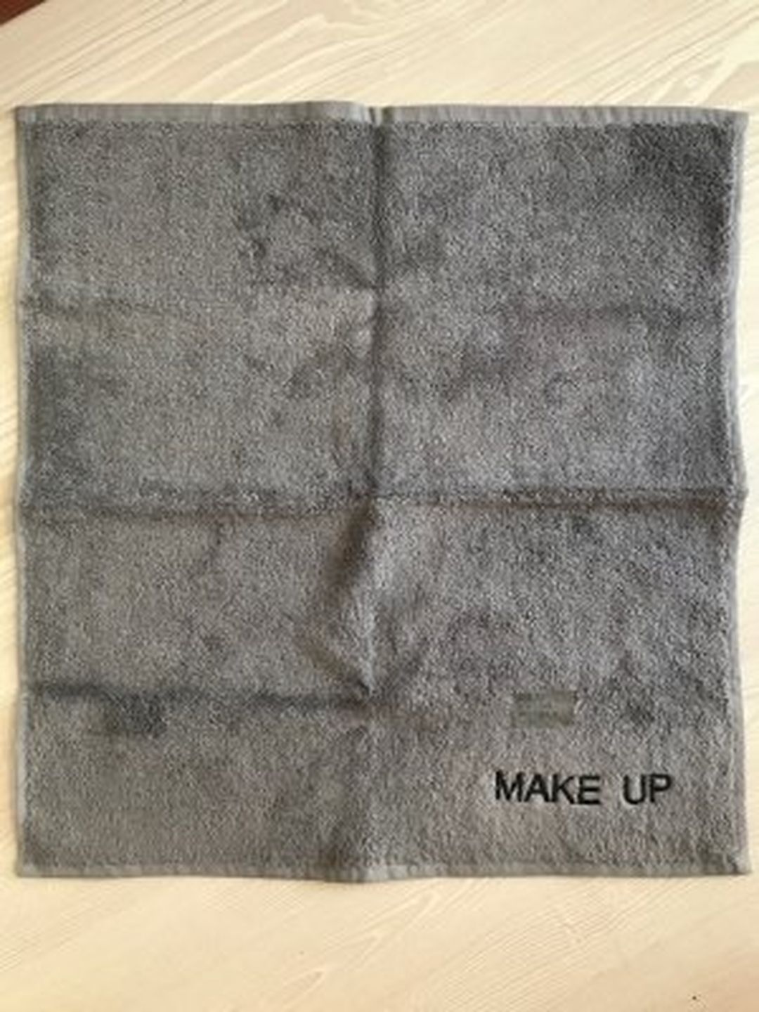 Make up towel grey inc. emb logo 400g