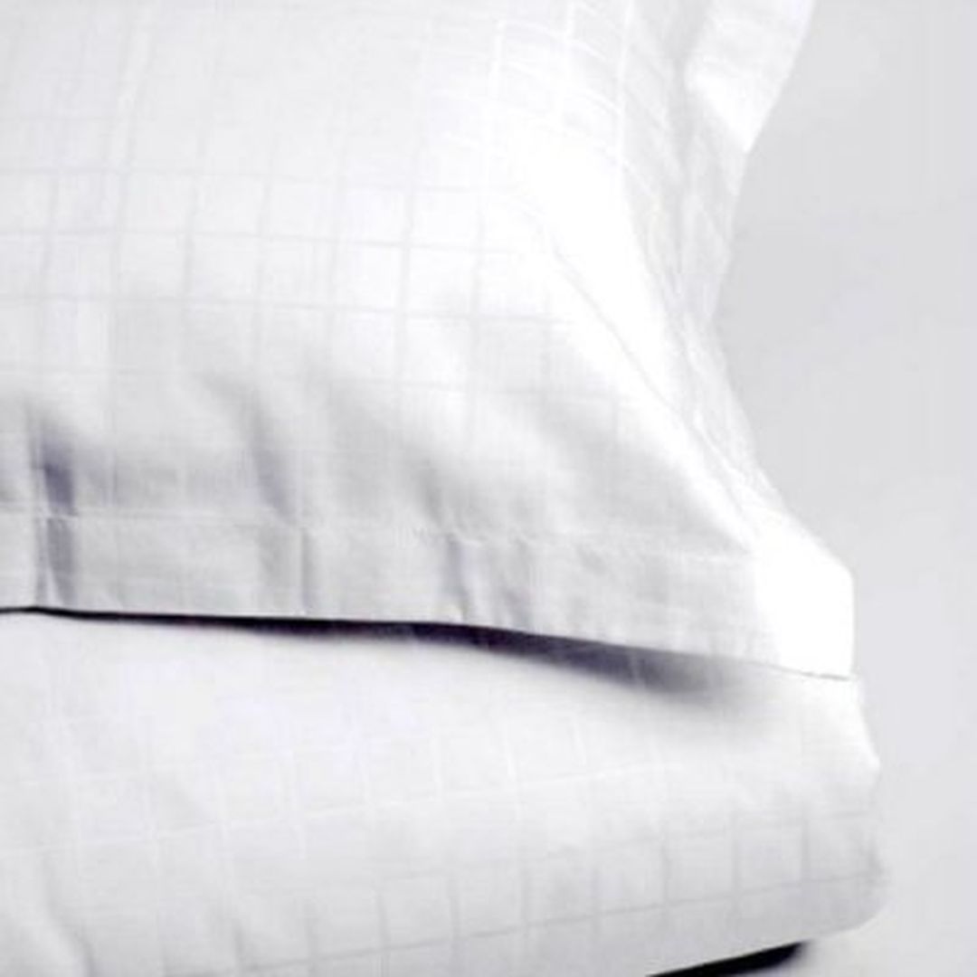 Påslakan satin check vit 150x230cm