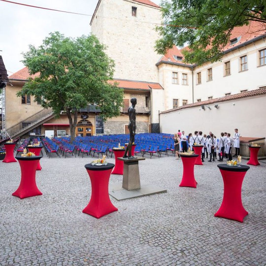 Cocktail-pöydän suoja