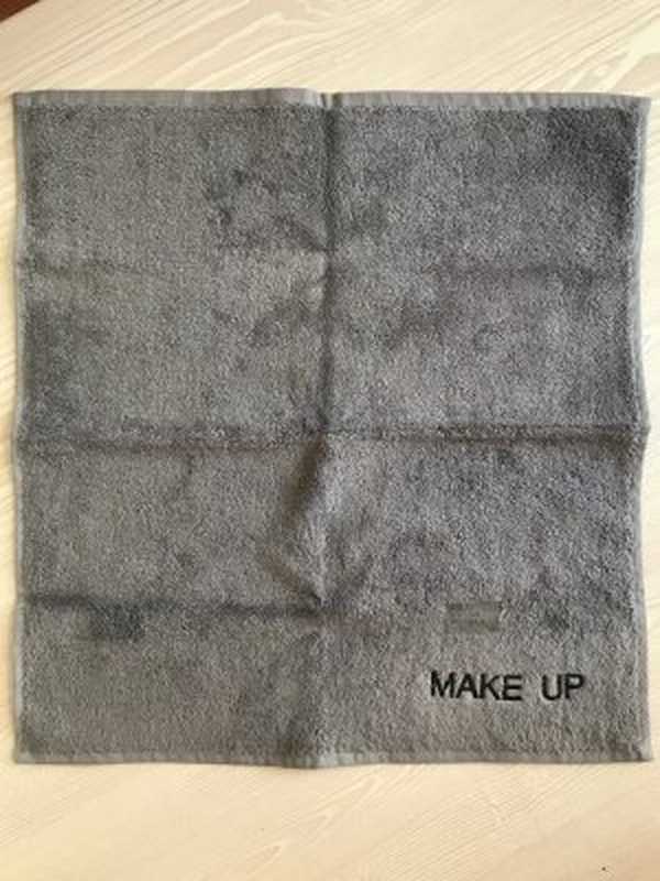Make up towel grey inc. emb logo 400g